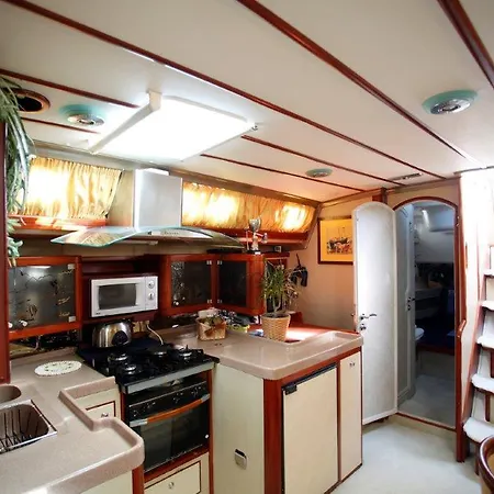 Botel Luxury Sailing Yacht Sofia Star 1